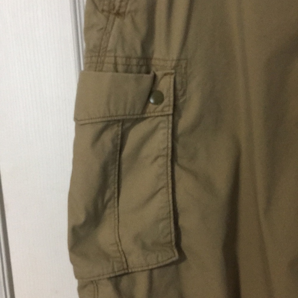 Levi’s Khaki Cargo Shorts 36W - Picture 4 of 10